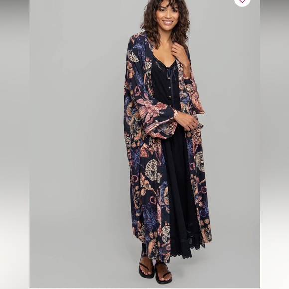 NATURAL LIFE Elegant Black Burnout Velvet Floral Kimono - Picture 9 of 15